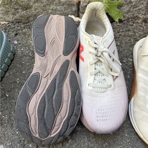 New Balance Women's White and Red Athletic Shoes